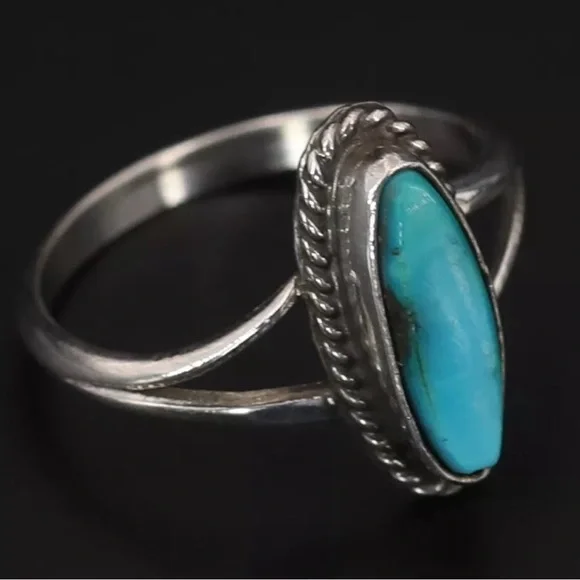 VINTAGE - NAVAJO Turquoise Elongated Braided STERLING silver ring size 6us - Picture 2 of 7